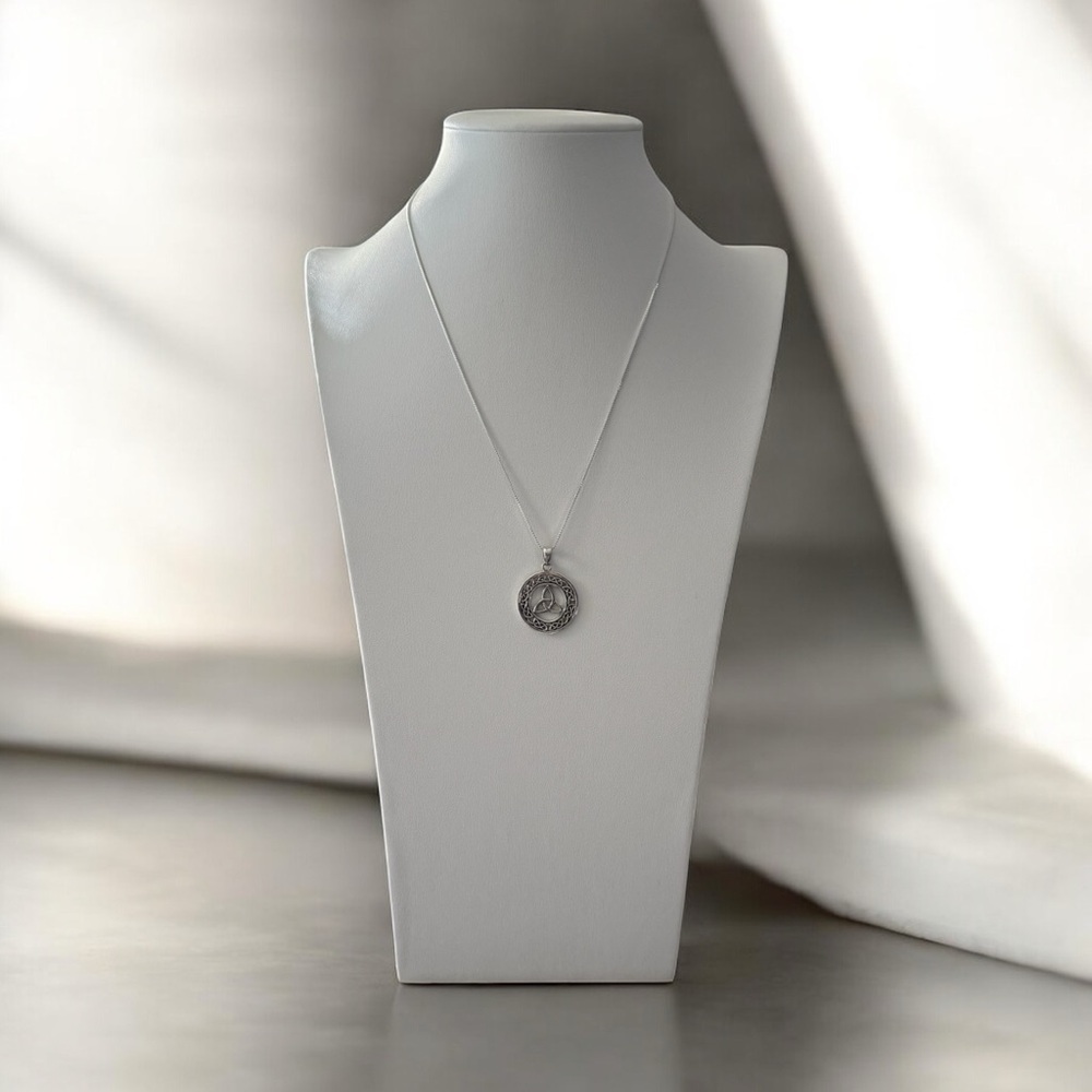 NWT 925 Sterling Silver Celtic Triquetra Trinity Knot Necklace! NEW! - Picture 2 of 5